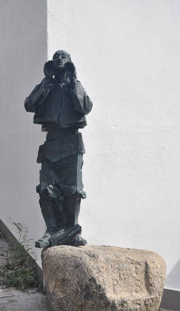 Detailaufnahme vom Ausrufer am Plapperstein